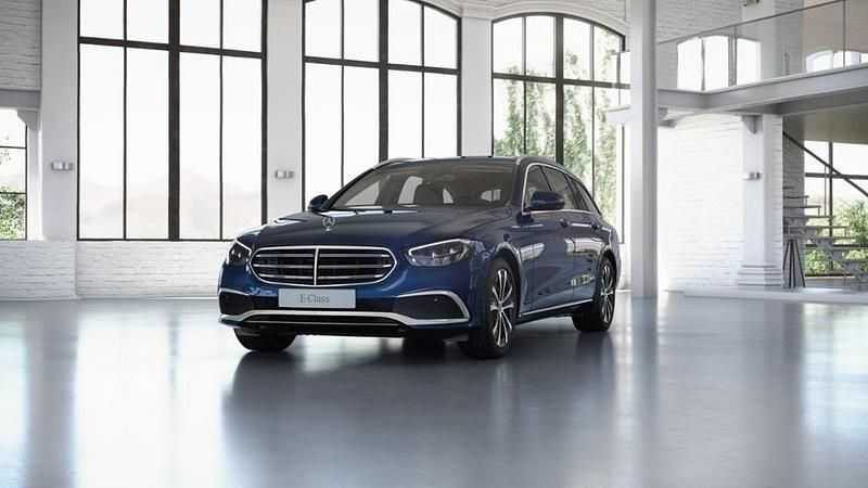 Metalliclack nautikblau Gebraucht 2022 Mercedes E300 Kombi | 30.800 € (Fairer Preis) - Bild 1/4