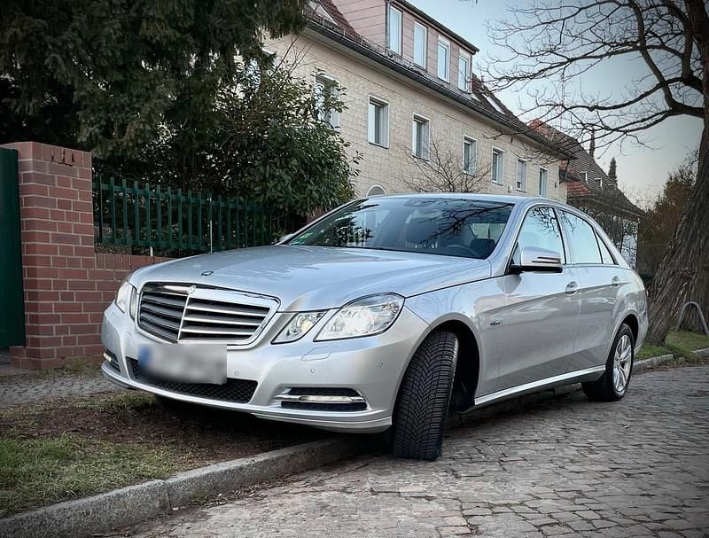 Gebraucht Mercedes E200 184 PS (135 kW) 2011 Silber Limousine
