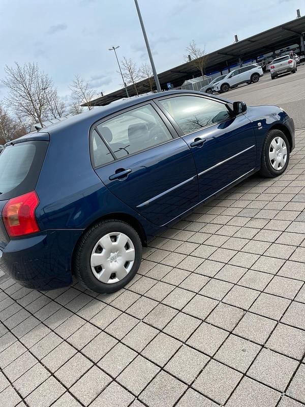 Gebraucht Toyota Corolla 97 PS (71 kW) 2004 Blau Kleinwagen