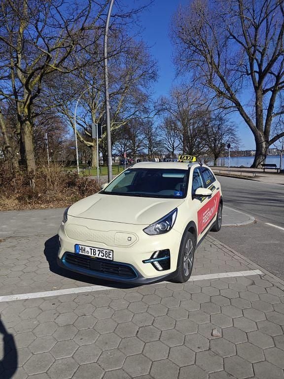 Gebraucht Kia Niro Vision 100 kW (136 PS) 2022 Gelb SUV