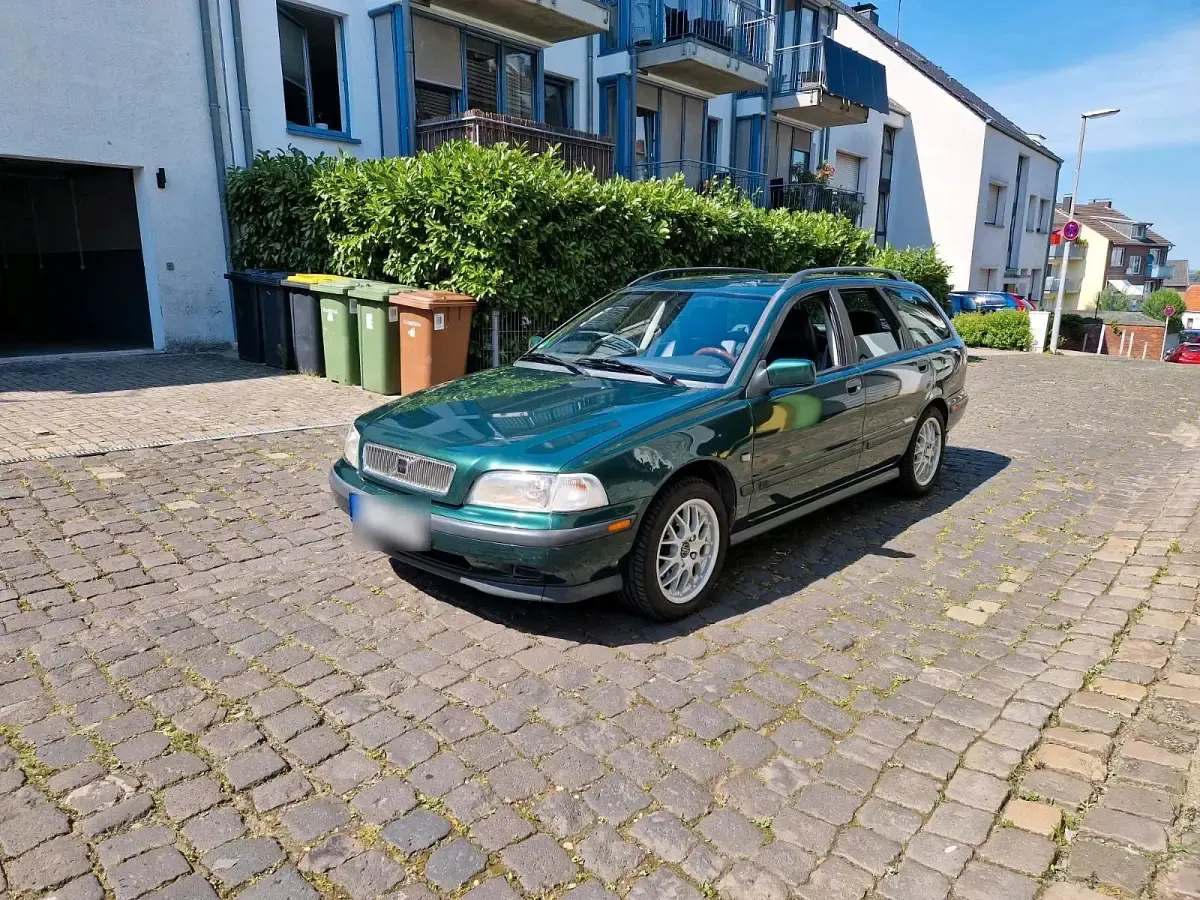 Gebraucht Volvo V40 105 PS (77 kW) 1998 Grün Kombi
