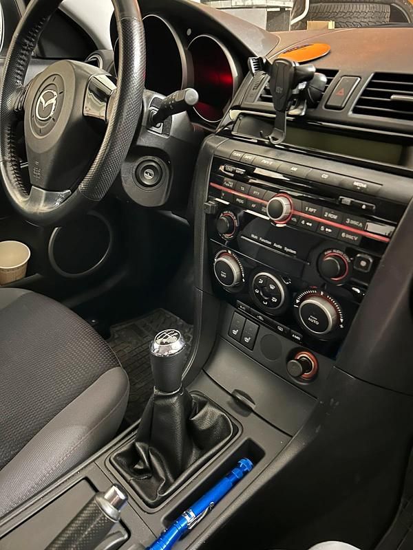 Second-hand Mazda 3 106 CP (77 kW) 2008 Negru Hatchback