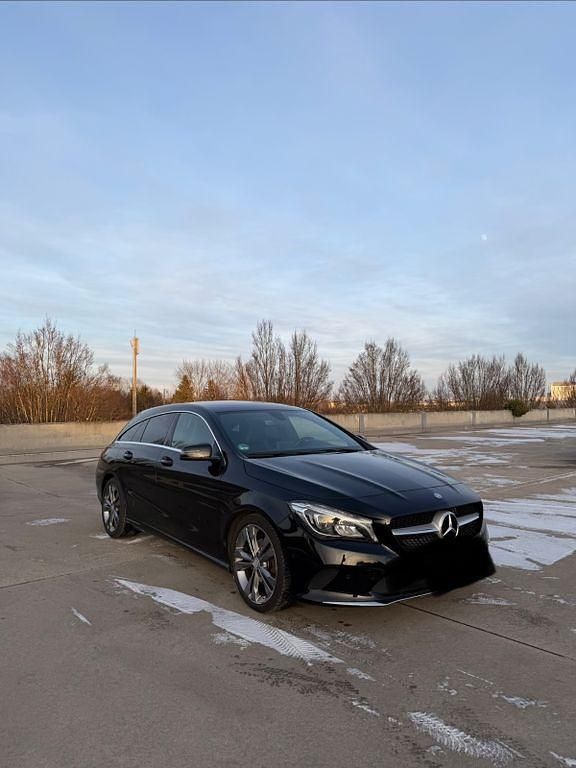 Schwarz Gebraucht 2016 Mercedes CLA180 Limousine | 14.900 € (Guter Preis) - Bild 1/4