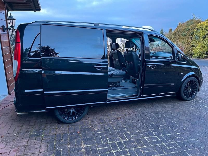 Schwarz Gebraucht 2010 Mercedes Viano Van / Kleinbus | 14.999 € (Fairer Preis) - Bild 1/4