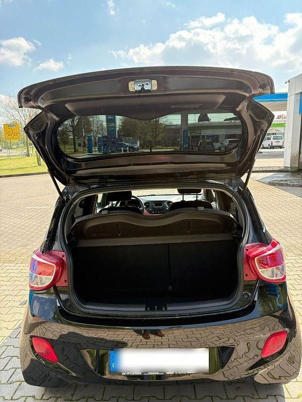 Gebraucht Hyundai i10 87 PS (63 kW) 2016 Schwarz Kleinwagen
