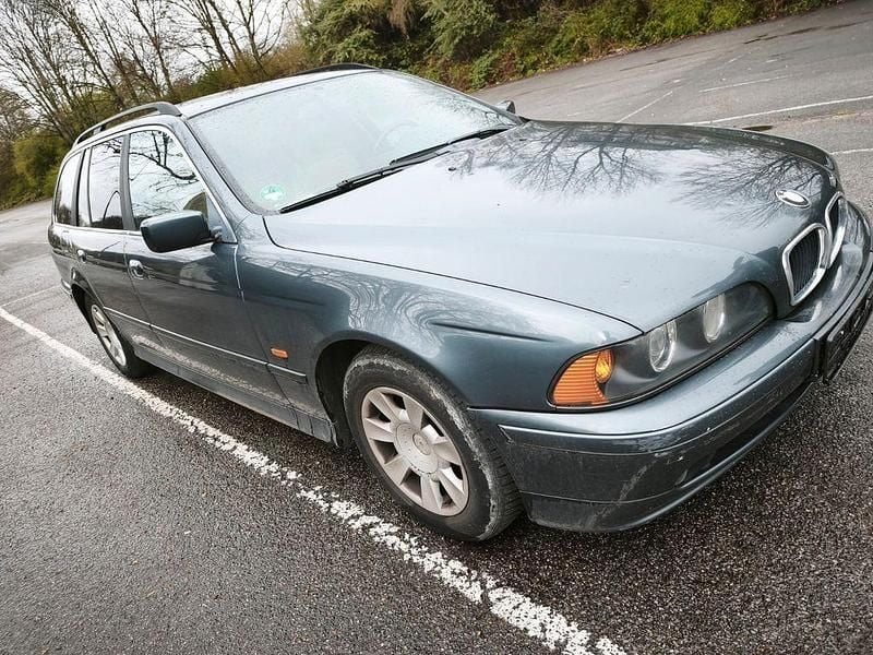 Gebraucht BMW 525 192 PS (141 kW) 2005 Blau Kombi