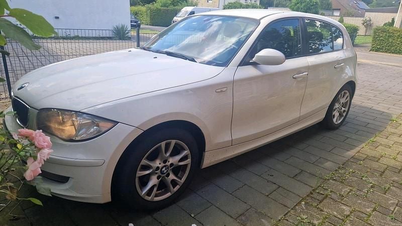 Gebraucht BMW 116 122 PS (89 kW) 2010 Weiß Kleinwagen