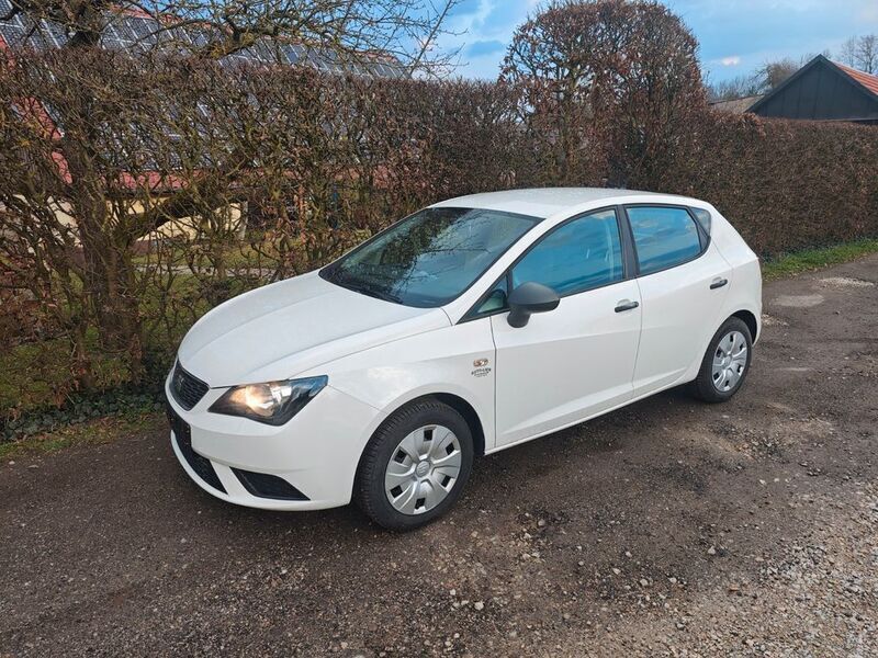 Weiß Gebraucht 2014 Seat Ibiza Style Limousine | 4.300 € (Guter Preis) - Bild 1/4