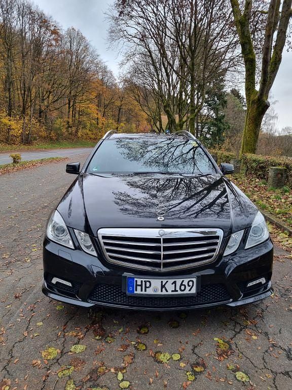 Gebraucht Mercedes E300 Avantgarde 231 PS (169 kW) 2011 Schwarz Limousine