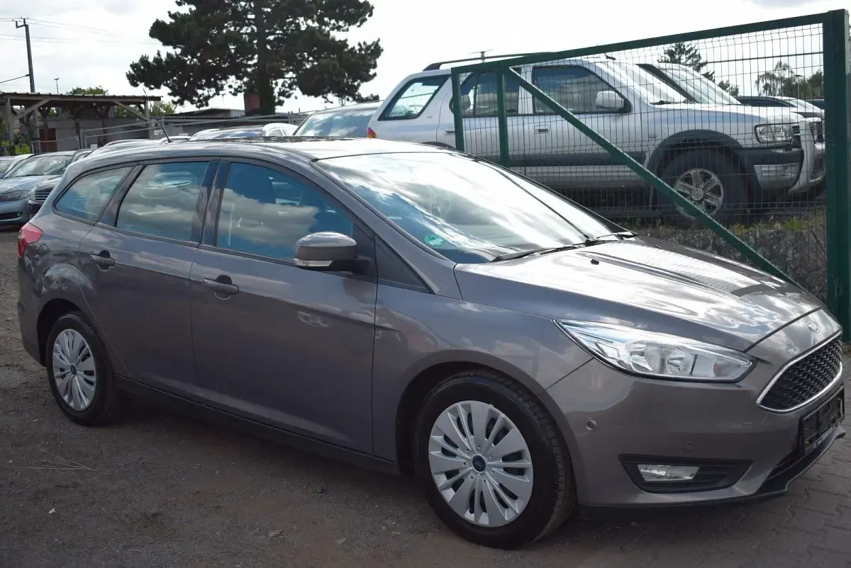 Gebraucht Ford Focus Business Edition 125 PS (91 kW) 2016 Braun Kombi
