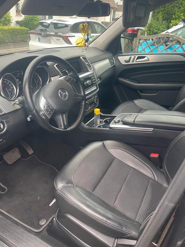 Gebraucht Mercedes ML350 258 PS (189 kW) 2012 Schwarz SUV