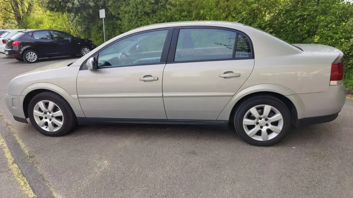 Usata Opel Vectra 101 CV (74 kW) 2005 Argento Berlina