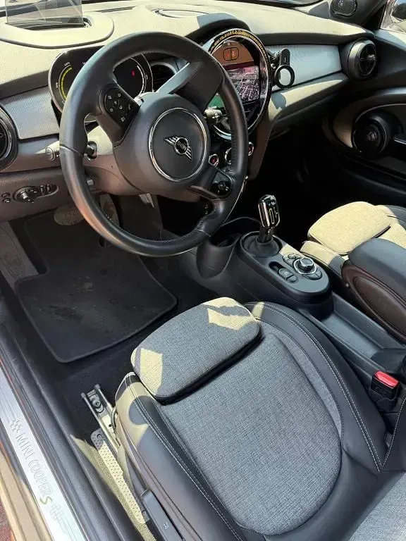 Gebraucht Mini Cooper SE 135 kW (184 PS) 2023 Weiß Kleinwagen