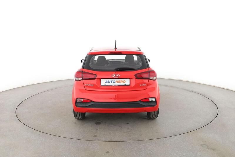 Gebraucht Hyundai i20 Pure 75 PS (55 kW) 2019 Rot Limousine