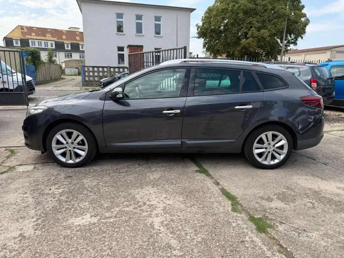 Gebraucht Renault Mégane GrandTour Luxe 131 PS (96 kW) 2010 Grau eclipse Kombi