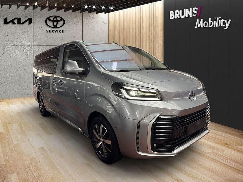Gebraucht Toyota Proace Verso Team 177 PS (130 kW) 2024 Silber Kombi