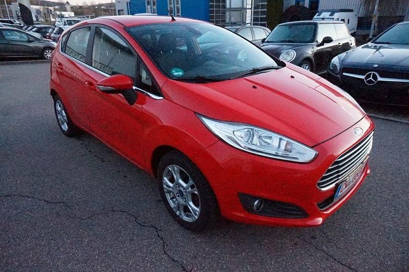 Second-hand Ford Fiesta Titanium 101 CP (74 kW) 2012 Roșu Hatchback