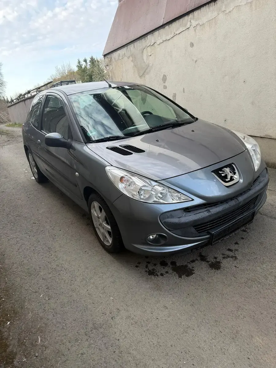 Gebraucht Peugeot 206+ 60 PS (44 kW) 2009 Grau Kleinwagen