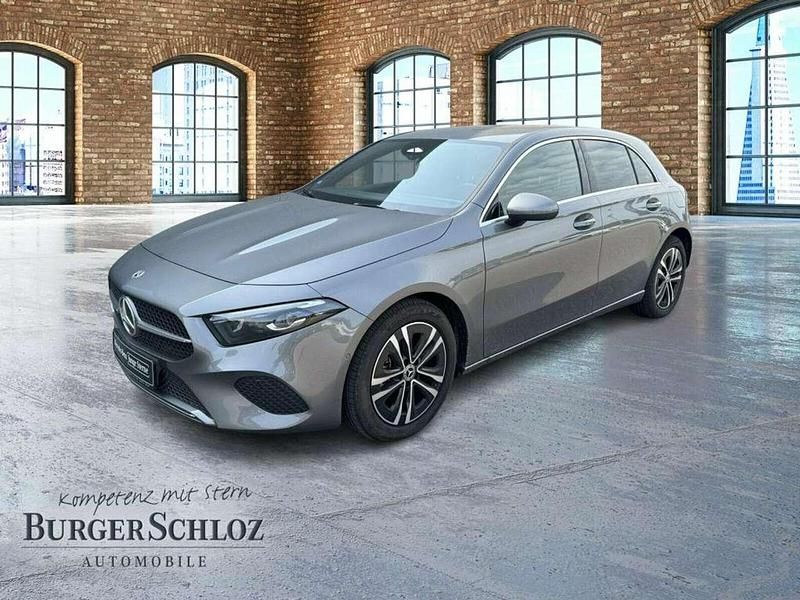 Grau Gebraucht 2025 Mercedes A180 Progressive Limousine | 27.990 € (Guter Preis) - Bild 1/4
