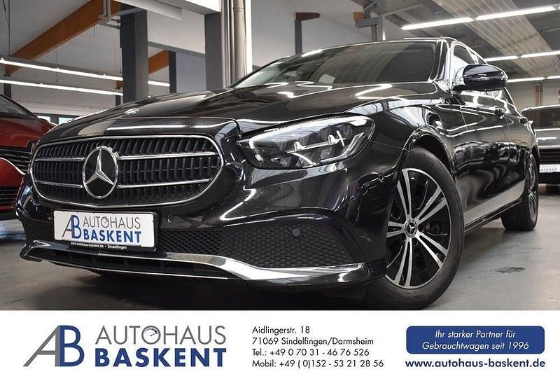 Schwarz Gebraucht 2021 Mercedes E220 Avantgarde Limousine | 37.990 € (Fairer Preis) - Bild 1/4