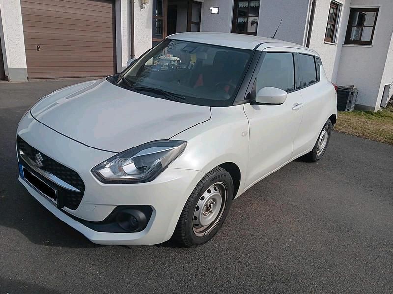Gebraucht Suzuki Swift 82 PS (60 kW) 2022 Weiß Kleinwagen