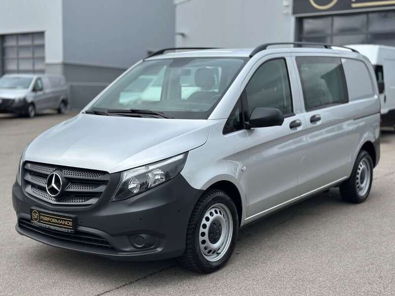 Silber Gebraucht 2021 Mercedes Vito Van / Kleinbus | 33.990 € (Fairer Preis) - Bild 1/4