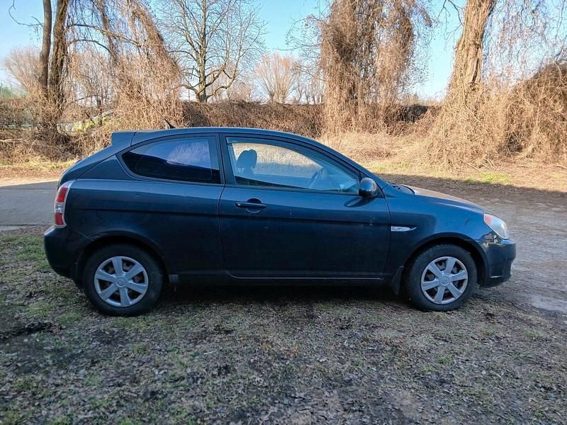 Gebraucht Hyundai Accent 96 PS (70 kW) 2007 Grau Kleinwagen