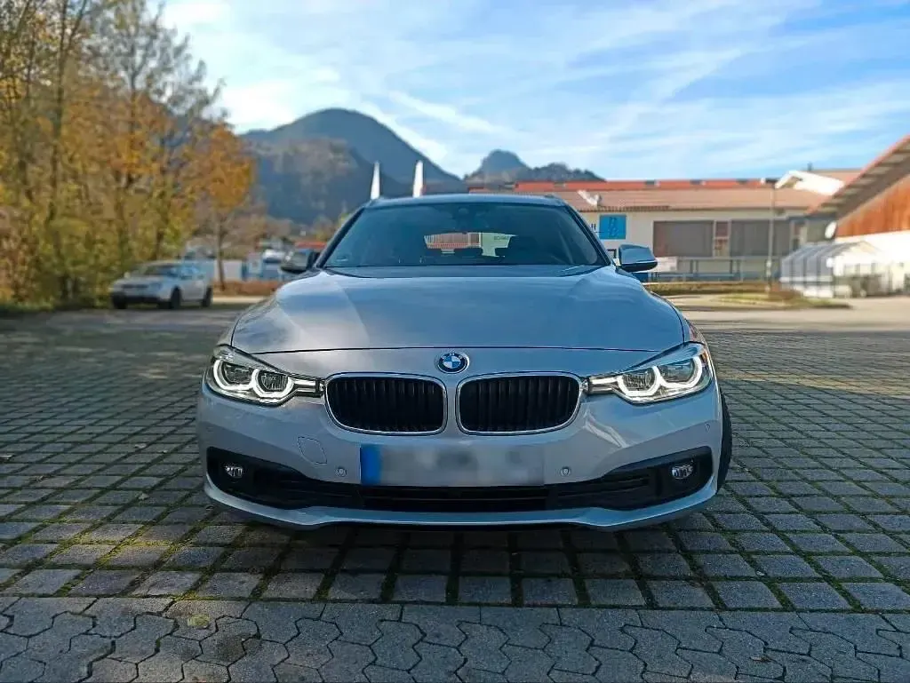 Gebraucht BMW 320 163 PS (119 kW) 2019 Silber Kombi