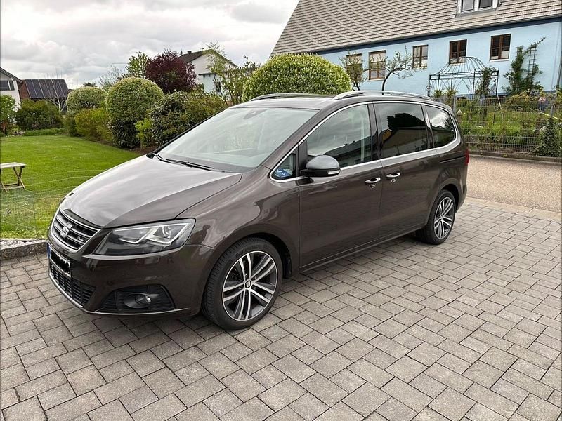 Braun Gebraucht 2017 Seat Alhambra FR-Line Van / Kleinbus | 16.990 € (Guter Preis) - Bild 1/4