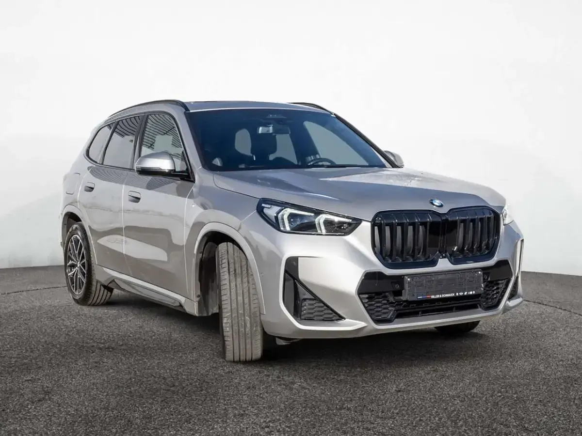 Gebraucht BMW X1 M Sport 211 PS (155 kW) 2023 Spacesilber SUV