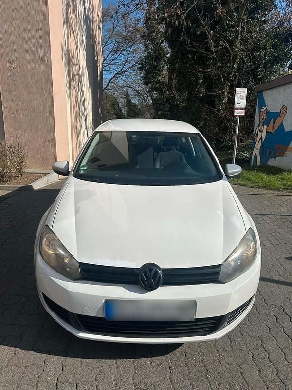 Gebraucht VW Golf VI 105 PS (77 kW) 2009 Weiß Kleinwagen