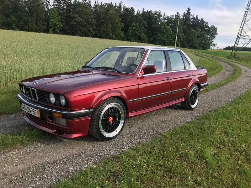 Gebraucht BMW 325 Basis 220 PS (161 kW) 1986 Rot Limousine