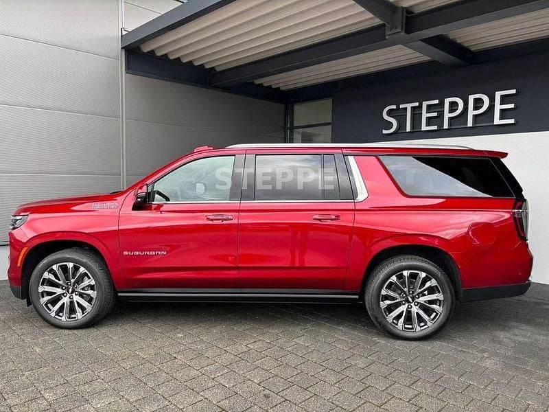 Neu Chevrolet Suburban 426 PS (313 kW) 2025 Schwarz SUV