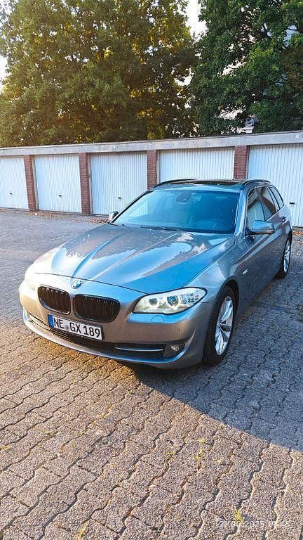 Grau Gebraucht 2011 BMW 520 Sport Line Kombi | 8.700 € (Fairer Preis) - Bild 1/4
