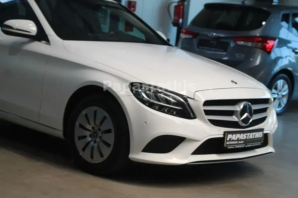 Gebraucht Mercedes C180 122 PS (89 kW) 2021 Weiß Limousine