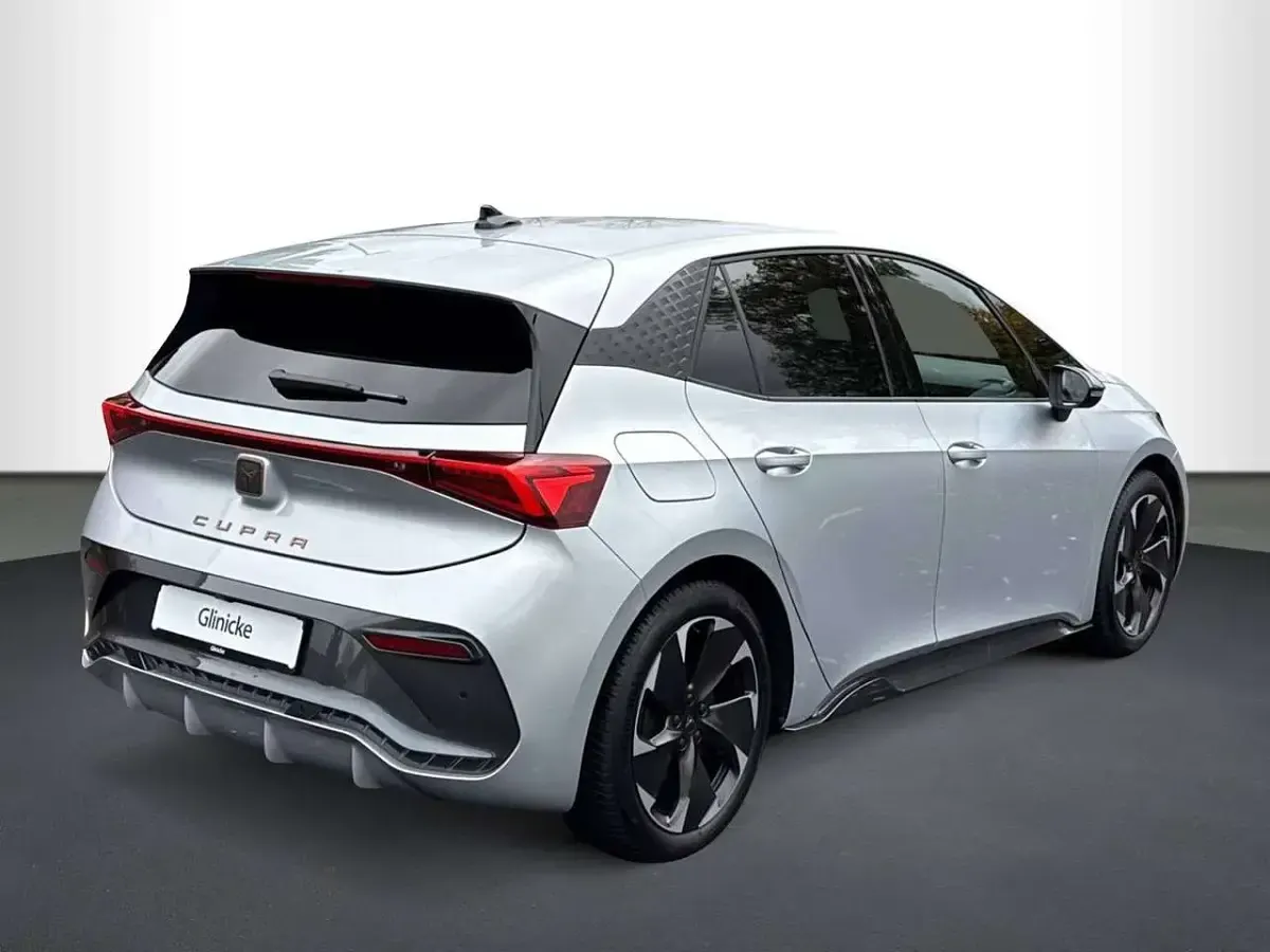 Używany Cupra Born 169 kW (231 KM) 2025 Srebrny Hatchback