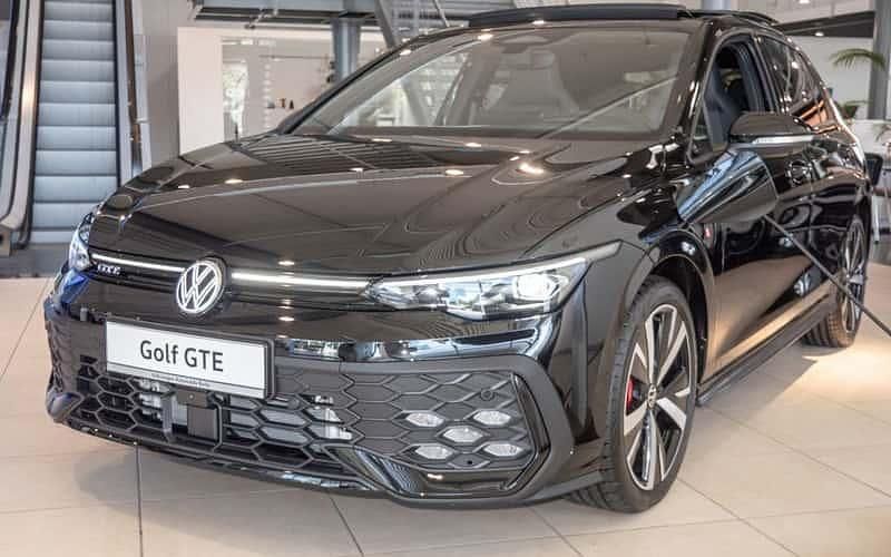 Schwarz Neu 2025 VW Golf VIII GTE Limousine | 57.619 € - Bild 1/4