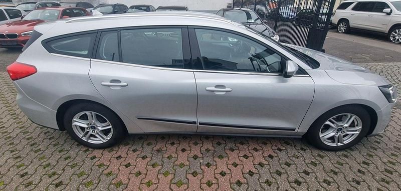 Gebraucht Ford Focus Cool & Connect 120 PS (88 kW) 2020 Silber Kombi