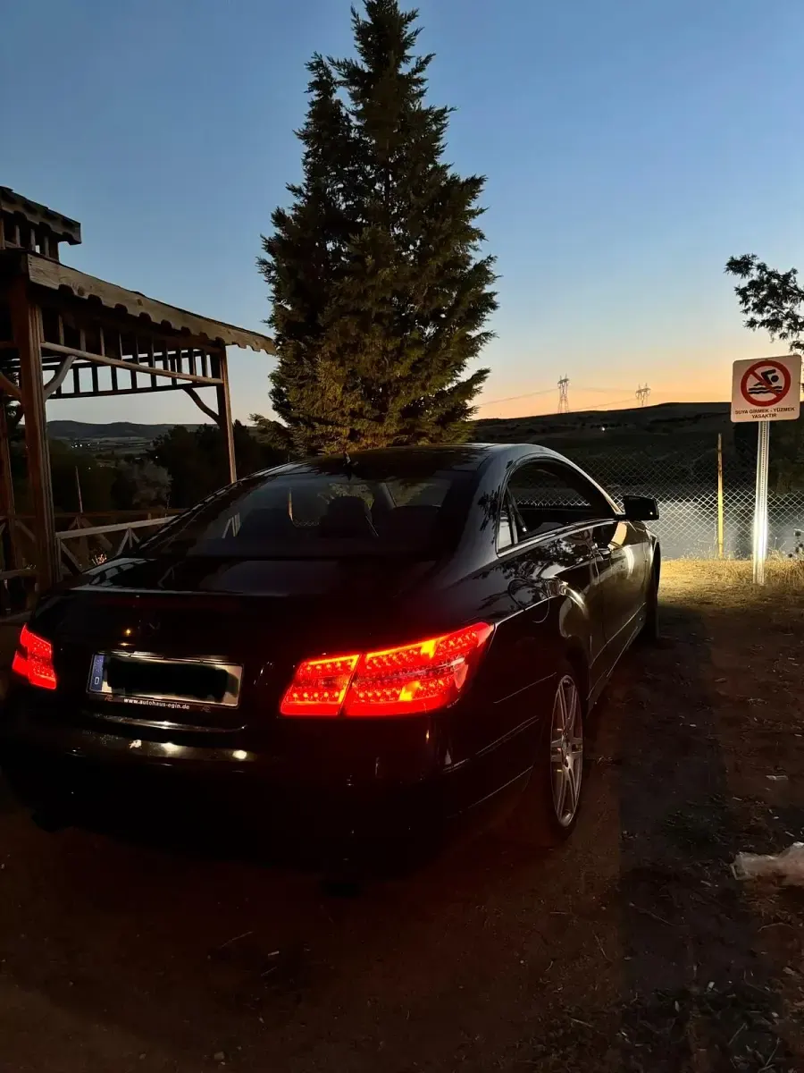 Gebraucht Mercedes E350 265 PS (194 kW) 2012 Schwarz Coupé