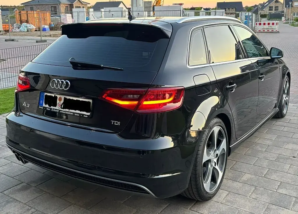 Używany Audi A3 S-Line 150 KM (110 kW) 2015 Czarny Sedan/Limuzyna
