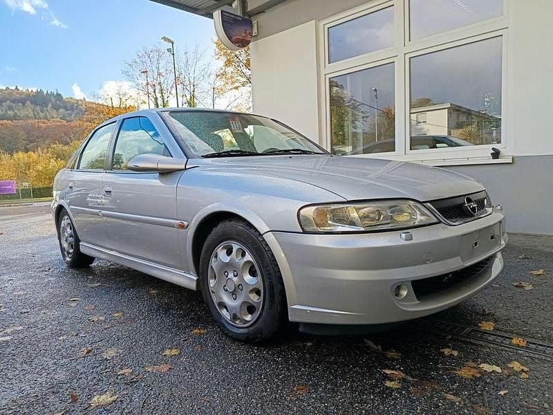 Silber Gebraucht 2002 Opel Vectra Sport Limousine | 1.999 € (Guter Preis) - Bild 1/4