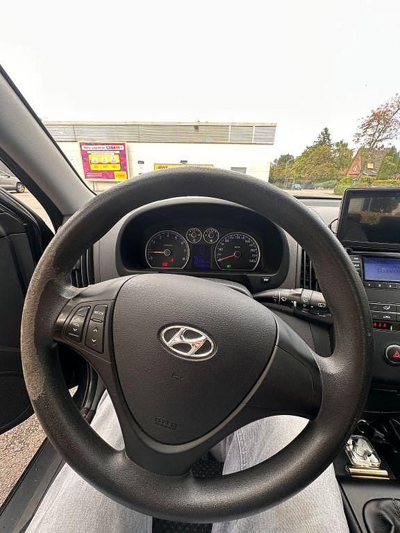 Schwarz Gebraucht 2009 Hyundai i30 Classic Limousine | 1.999 € (Superpreis) - Bild 1/4
