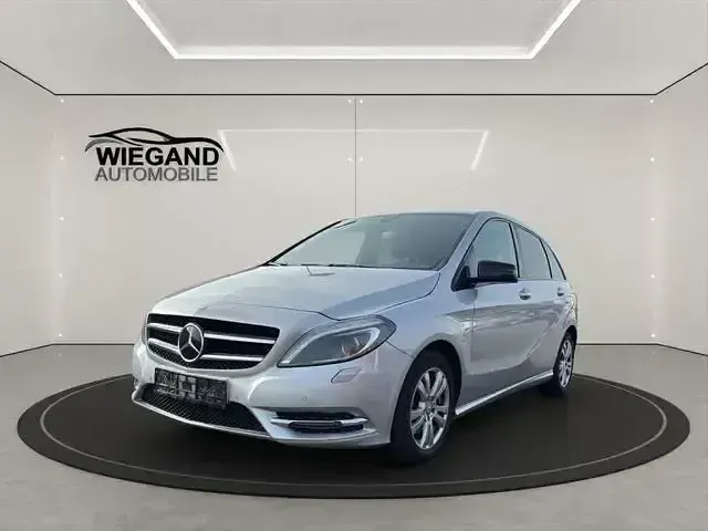 Używany Mercedes B200 136 KM (100 kW) 2012 Minivan