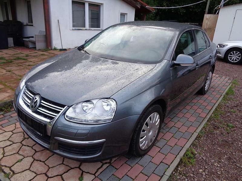 Grau Gebraucht 2006 VW Jetta Limousine | 4.990 € (Fairer Preis) - Bild 1/4