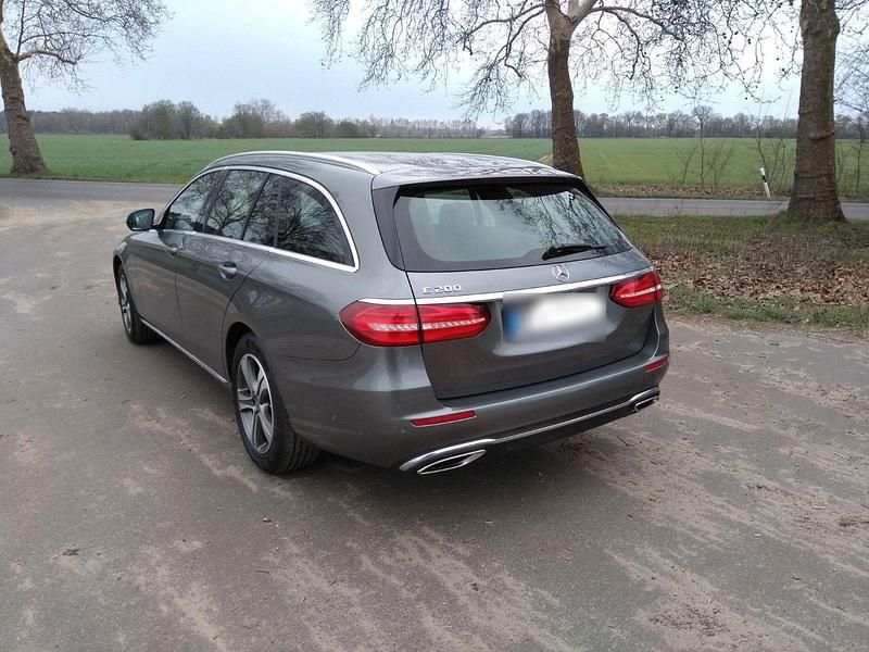 Gebraucht Mercedes E200 184 PS (135 kW) 2018 Grau Kombi