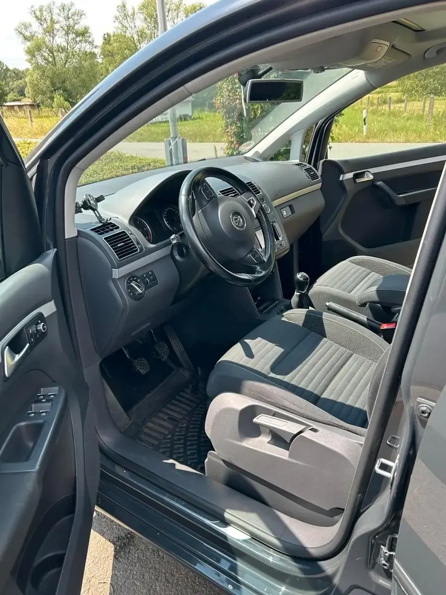 Gebraucht VW Touran Cup 105 PS (77 kW) 2015 Grau Van / Kleinbus
