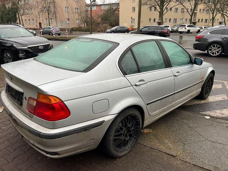 Gebraucht BMW 320 150 PS (110 kW) 1998 Silber Limousine
