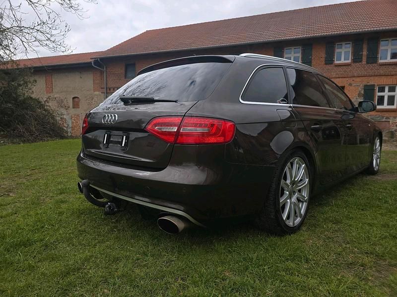 Gebraucht Audi A4 Sport 170 PS (125 kW) 2012 Braun Kombi