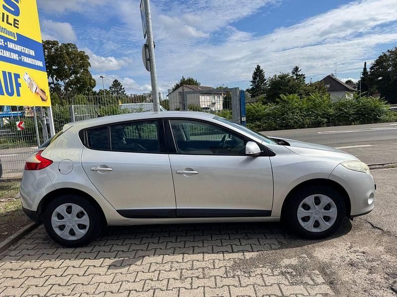 Second-hand Renault Mégane 101 CP (74 kW) 2009 Gri Berlinǎ