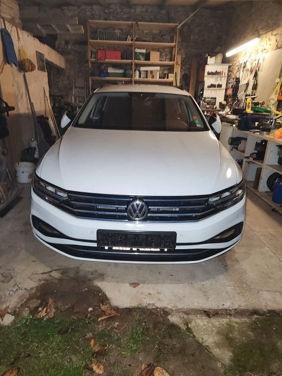Weiß Gebraucht 2020 VW Passat Business Kombi | 17.000 € (Fairer Preis) - Bild 1/4